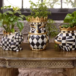 Rabbit Queen Garden Pot